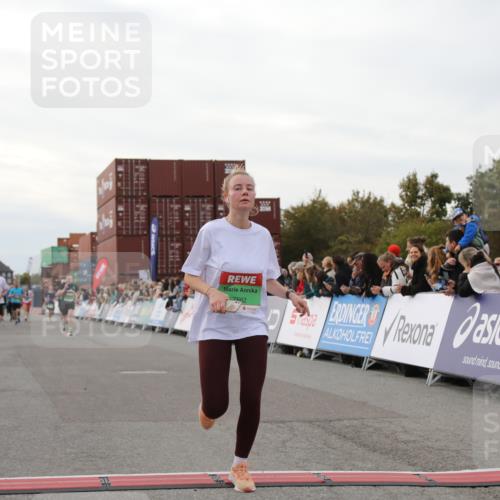03.10.2025 - Köhlbrandbrückenlauf Yannick Fuchs http://msf.ph/oto/8993277 03.10.2025 16:03:57 Ziel 7257, 7811, 7862, 9405, 9473, 9672, 9744, 9746 meine-sportfotos.de