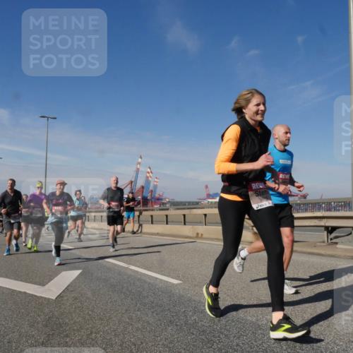 03.10.2025 - Köhlbrandbrückenlauf Matties Gatica Varas http://msf.ph/oto/8993281 03.10.2025 12:45:58 Position 2 5002, 118 meine-sportfotos.de