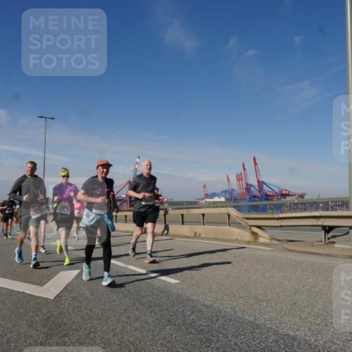 03.10.2025 - Köhlbrandbrückenlauf Matties Gatica Varas http://msf.ph/oto/8993291 03.10.2025 12:45:59 Position 2  meine-sportfotos.de