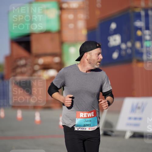03.10.2025 - Köhlbrandbrückenlauf Michael Burmester http://msf.ph/oto/8993295 03.10.2025 09:54:11 Ziel 1037, 3785 meine-sportfotos.de