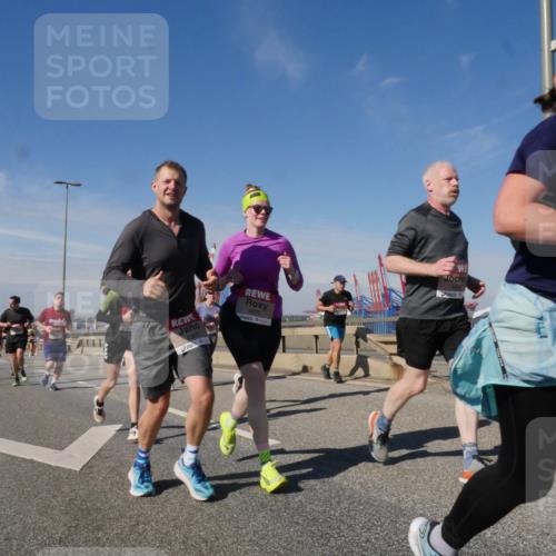 03.10.2025 - Köhlbrandbrückenlauf Matties Gatica Varas http://msf.ph/oto/8993304 03.10.2025 12:46:00 Position 2 4369, 4470, 509 meine-sportfotos.de