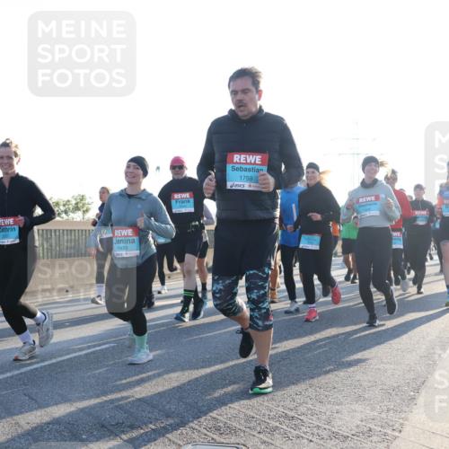 03.10.2025 - Köhlbrandbrückenlauf Luisa Fischer http://msf.ph/oto/8993309 03.10.2025 10:19:23 Position 3 2024, 574, 1479, 1759 meine-sportfotos.de