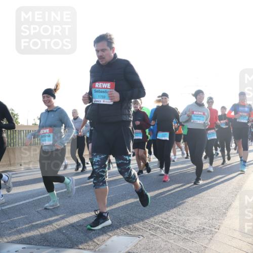 03.10.2025 - Köhlbrandbrückenlauf Luisa Fischer http://msf.ph/oto/8993311 03.10.2025 10:19:23 Position 3 2051, 1479, 1759, 1890 meine-sportfotos.de