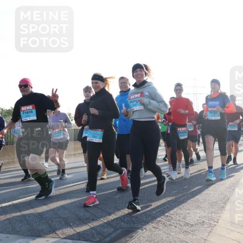 03.10.2025 - Köhlbrandbrückenlauf Luisa Fischer http://msf.ph/oto/8993322 03.10.2025 10:19:24 Position 3 2094, 3783, 1890 meine-sportfotos.de