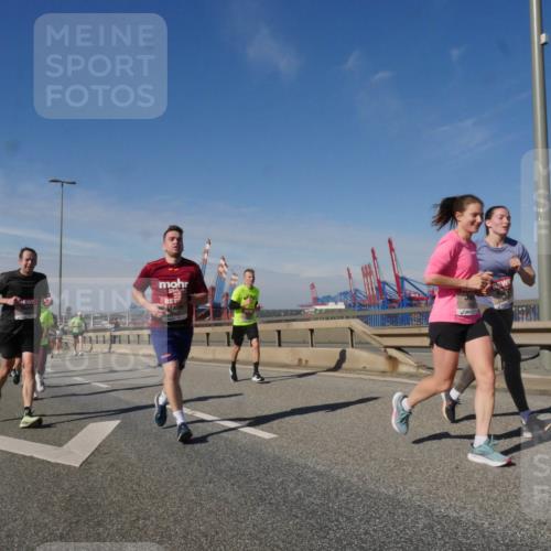 03.10.2025 - Köhlbrandbrückenlauf Matties Gatica Varas http://msf.ph/oto/8993324 03.10.2025 12:46:03 Position 2  meine-sportfotos.de