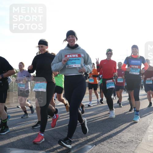 03.10.2025 - Köhlbrandbrückenlauf Luisa Fischer http://msf.ph/oto/8993325 03.10.2025 10:19:25 Position 3 2094, 3783, 1890, 3597, 2970 meine-sportfotos.de