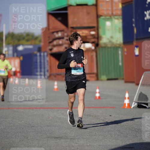 03.10.2025 - Köhlbrandbrückenlauf Michael Burmester http://msf.ph/oto/8993326 03.10.2025 09:54:19 Ziel 1037, 1061, 3785 meine-sportfotos.de