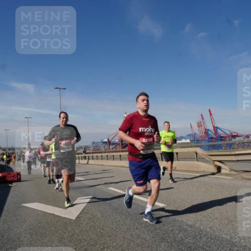 03.10.2025 - Köhlbrandbrückenlauf Matties Gatica Varas http://msf.ph/oto/8993328 03.10.2025 12:46:03 Position 2  meine-sportfotos.de