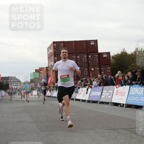 03.10.2025 - Köhlbrandbrückenlauf Yannick Fuchs http://msf.ph/oto/8993329 03.10.2025 16:04:01 Ziel 7257, 7281, 7599, 7798, 9306, 9377, 9744 meine-sportfotos.de
