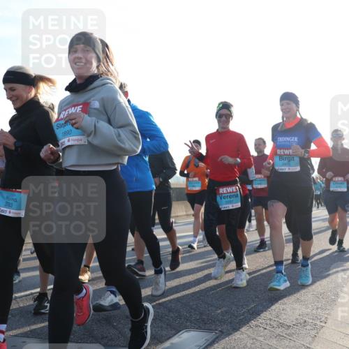 03.10.2025 - Köhlbrandbrückenlauf Luisa Fischer http://msf.ph/oto/8993330 03.10.2025 10:19:25 Position 3 3783, 1890, 3597, 2970 meine-sportfotos.de