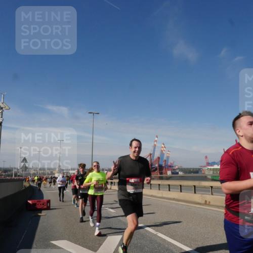 03.10.2025 - Köhlbrandbrückenlauf Matties Gatica Varas http://msf.ph/oto/8993331 03.10.2025 12:46:04 Position 2 4908 meine-sportfotos.de