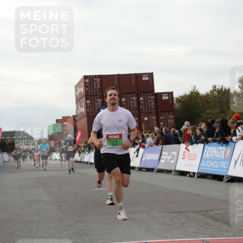 03.10.2025 - Köhlbrandbrückenlauf Yannick Fuchs http://msf.ph/oto/8993335 03.10.2025 16:04:01 Ziel 7257, 7281, 7599, 7798, 9306, 9377, 9744 meine-sportfotos.de