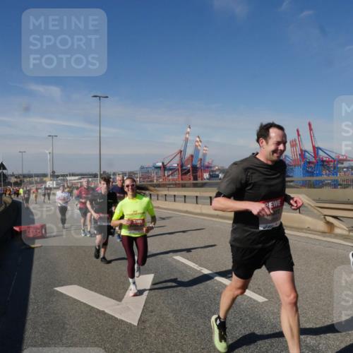 03.10.2025 - Köhlbrandbrückenlauf Matties Gatica Varas http://msf.ph/oto/8993337 03.10.2025 12:46:04 Position 2  meine-sportfotos.de