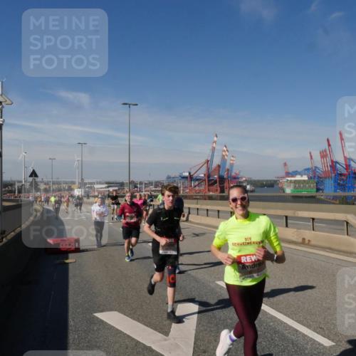 03.10.2025 - Köhlbrandbrückenlauf Matties Gatica Varas http://msf.ph/oto/8993340 03.10.2025 12:46:05 Position 2 5927 meine-sportfotos.de