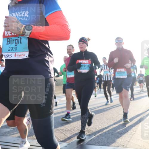 03.10.2025 - Köhlbrandbrückenlauf Luisa Fischer http://msf.ph/oto/8993341 03.10.2025 10:19:26 Position 3 2970, 1723 meine-sportfotos.de