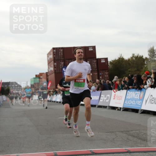 03.10.2025 - Köhlbrandbrückenlauf Yannick Fuchs http://msf.ph/oto/8993343 03.10.2025 16:04:01 Ziel 7257, 7281, 7599, 7798, 9306, 9377, 9744 meine-sportfotos.de