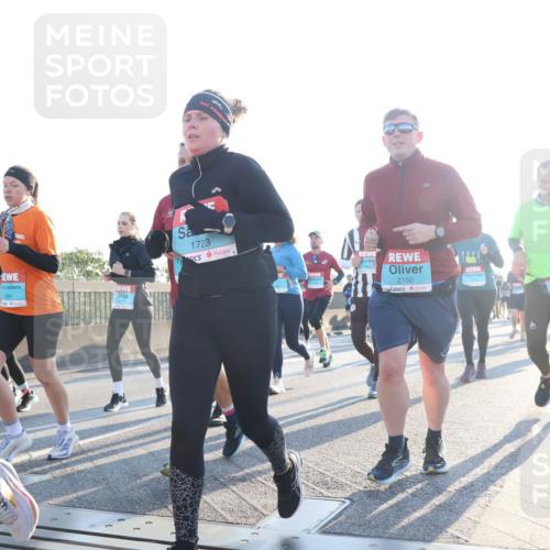 03.10.2025 - Köhlbrandbrückenlauf Luisa Fischer http://msf.ph/oto/8993345 03.10.2025 10:19:27 Position 3 1691, 1723, 2150, 3109 meine-sportfotos.de