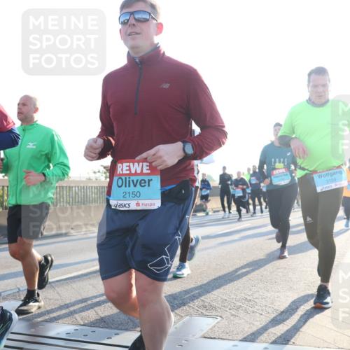 03.10.2025 - Köhlbrandbrückenlauf Luisa Fischer http://msf.ph/oto/8993353 03.10.2025 10:19:27 Position 3 1945, 2150, 3109 meine-sportfotos.de