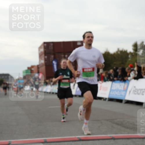 03.10.2025 - Köhlbrandbrückenlauf Yannick Fuchs http://msf.ph/oto/8993355 03.10.2025 16:04:01 Ziel 7257, 7281, 7599, 7798, 9306, 9377, 9744 meine-sportfotos.de