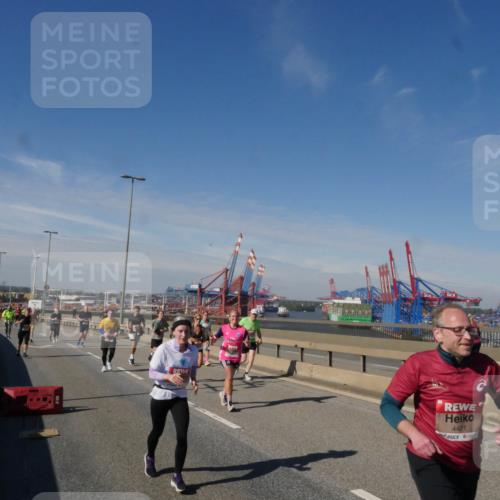 03.10.2025 - Köhlbrandbrückenlauf Matties Gatica Varas http://msf.ph/oto/8993356 03.10.2025 12:46:07 Position 2 4421 meine-sportfotos.de