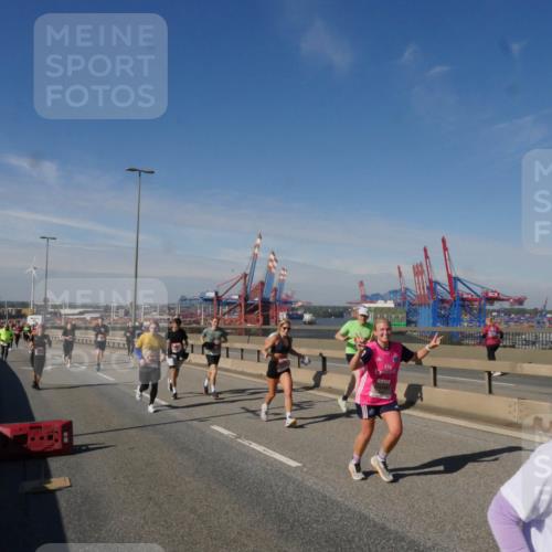 03.10.2025 - Köhlbrandbrückenlauf Matties Gatica Varas http://msf.ph/oto/8993363 03.10.2025 12:46:08 Position 2  meine-sportfotos.de