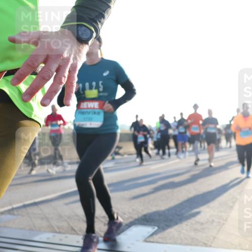 03.10.2025 - Köhlbrandbrückenlauf Luisa Fischer http://msf.ph/oto/8993370 03.10.2025 10:19:29 Position 3 09, 21, 25 meine-sportfotos.de