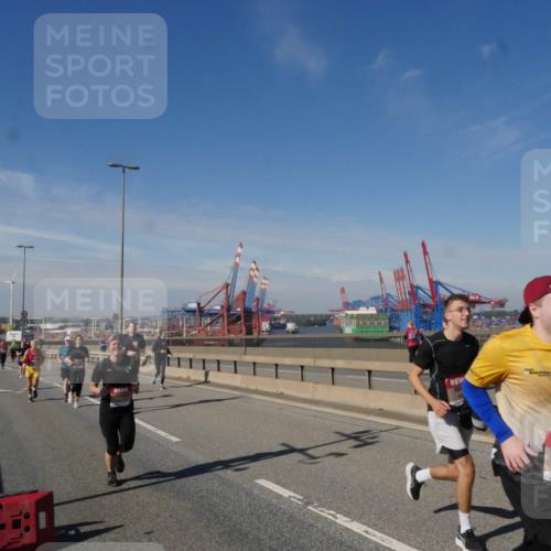 03.10.2025 - Köhlbrandbrückenlauf Matties Gatica Varas http://msf.ph/oto/8993383 03.10.2025 12:46:10 Position 2  meine-sportfotos.de