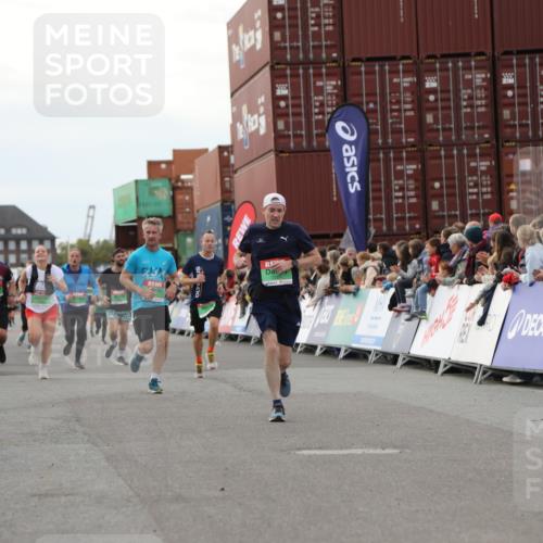 03.10.2025 - Köhlbrandbrückenlauf Yannick Fuchs http://msf.ph/oto/8993385 03.10.2025 16:04:03 Ziel 7257, 7281, 7297, 7392, 7451, 7599, 7798, 9149, 9306, 9377, 9562, 9744 meine-sportfotos.de