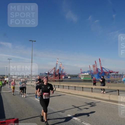 03.10.2025 - Köhlbrandbrückenlauf Matties Gatica Varas http://msf.ph/oto/8993388 03.10.2025 12:46:11 Position 2  meine-sportfotos.de