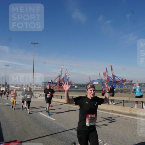 03.10.2025 - Köhlbrandbrückenlauf Matties Gatica Varas http://msf.ph/oto/8993391 03.10.2025 12:46:11 Position 2 4973 meine-sportfotos.de