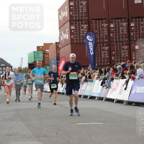 03.10.2025 - Köhlbrandbrückenlauf Yannick Fuchs http://msf.ph/oto/8993392 03.10.2025 16:04:03 Ziel 7257, 7281, 7297, 7392, 7451, 7599, 7798, 9149, 9306, 9377, 9562, 9744 meine-sportfotos.de