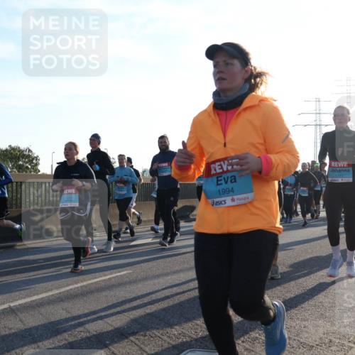 03.10.2025 - Köhlbrandbrückenlauf Luisa Fischer http://msf.ph/oto/8993393 03.10.2025 10:19:30 Position 3 1994, 1761 meine-sportfotos.de