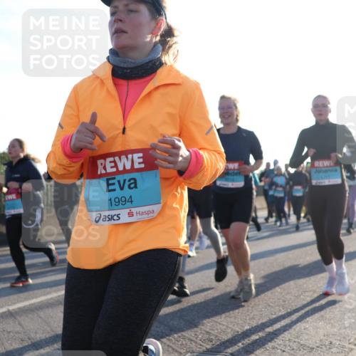 03.10.2025 - Köhlbrandbrückenlauf Luisa Fischer http://msf.ph/oto/8993396 03.10.2025 10:19:31 Position 3 1994 meine-sportfotos.de