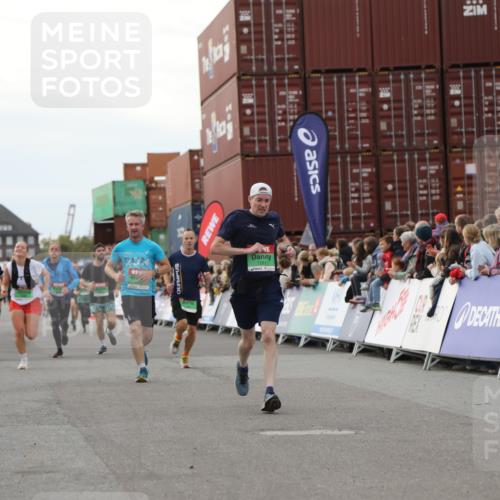 03.10.2025 - Köhlbrandbrückenlauf Yannick Fuchs http://msf.ph/oto/8993398 03.10.2025 16:04:03 Ziel 7257, 7281, 7297, 7392, 7451, 7599, 7798, 9149, 9306, 9377, 9562, 9744 meine-sportfotos.de