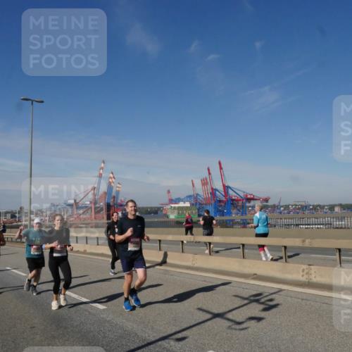 03.10.2025 - Köhlbrandbrückenlauf Matties Gatica Varas http://msf.ph/oto/8993399 03.10.2025 12:46:12 Position 2  meine-sportfotos.de