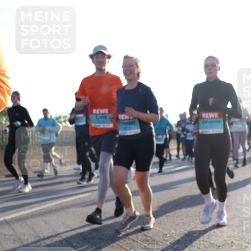 03.10.2025 - Köhlbrandbrückenlauf Luisa Fischer http://msf.ph/oto/8993400 03.10.2025 10:19:31 Position 3  meine-sportfotos.de