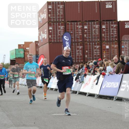 03.10.2025 - Köhlbrandbrückenlauf Yannick Fuchs http://msf.ph/oto/8993405 03.10.2025 16:04:04 Ziel 7257, 7281, 7297, 7392, 7451, 7599, 7798, 9149, 9306, 9377, 9562, 9744 meine-sportfotos.de