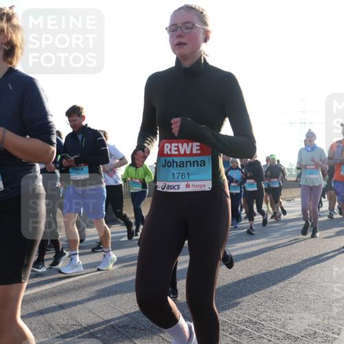03.10.2025 - Köhlbrandbrückenlauf Luisa Fischer http://msf.ph/oto/8993407 03.10.2025 10:19:32 Position 3 3214, 3213, 1561, 1761, 1348 meine-sportfotos.de