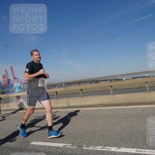03.10.2025 - Köhlbrandbrückenlauf Matties Gatica Varas http://msf.ph/oto/8993408 03.10.2025 12:46:13 Position 2  meine-sportfotos.de