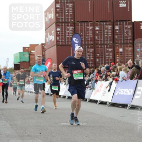 03.10.2025 - Köhlbrandbrückenlauf Yannick Fuchs http://msf.ph/oto/8993410 03.10.2025 16:04:04 Ziel 7257, 7281, 7297, 7392, 7451, 7599, 7798, 9149, 9306, 9377, 9562, 9744 meine-sportfotos.de