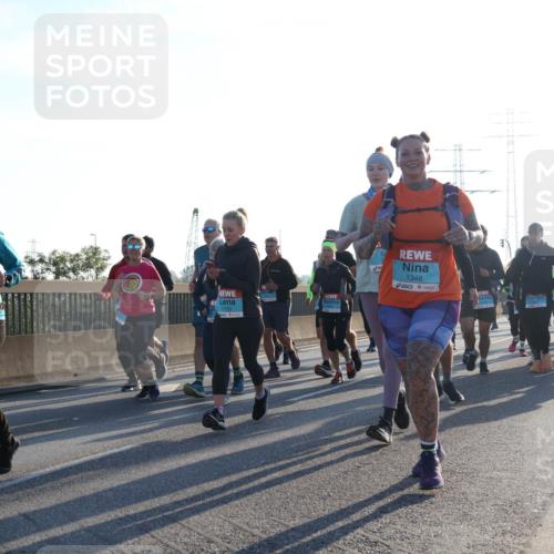03.10.2025 - Köhlbrandbrückenlauf Luisa Fischer http://msf.ph/oto/8993420 03.10.2025 10:19:33 Position 3 1859, 1720, 1348 meine-sportfotos.de