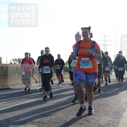 03.10.2025 - Köhlbrandbrückenlauf Luisa Fischer http://msf.ph/oto/8993422 03.10.2025 10:19:33 Position 3 1859, 1720, 1348 meine-sportfotos.de