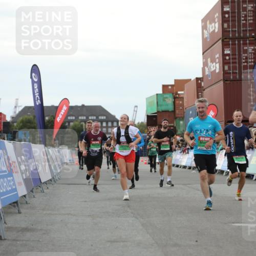 03.10.2025 - Köhlbrandbrückenlauf Yannick Fuchs http://msf.ph/oto/8993424 03.10.2025 16:04:04 Ziel 7257, 7281, 7297, 7392, 7451, 7599, 7798, 9149, 9306, 9377, 9562, 9744 meine-sportfotos.de
