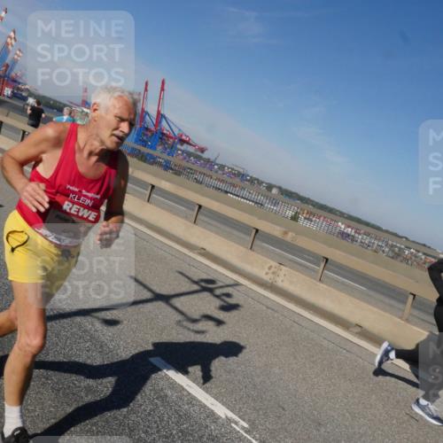 03.10.2025 - Köhlbrandbrückenlauf Matties Gatica Varas http://msf.ph/oto/8993425 03.10.2025 12:46:15 Position 2 4426 meine-sportfotos.de