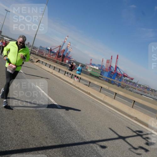 03.10.2025 - Köhlbrandbrückenlauf Matties Gatica Varas http://msf.ph/oto/8993428 03.10.2025 12:46:15 Position 2 6012 meine-sportfotos.de