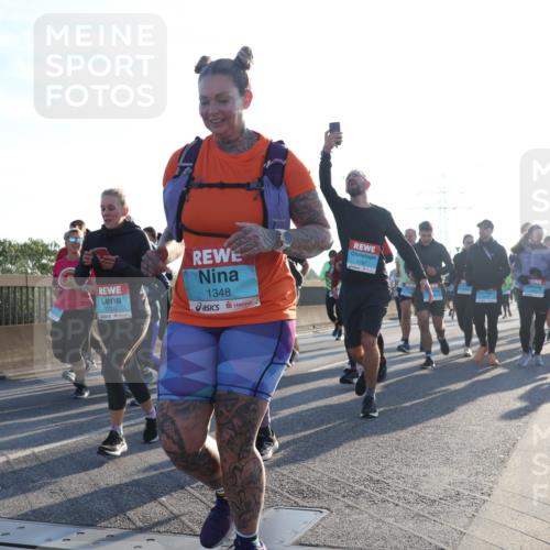 03.10.2025 - Köhlbrandbrückenlauf Luisa Fischer http://msf.ph/oto/8993431 03.10.2025 10:19:34 Position 3 1720, 1348, 1797 meine-sportfotos.de