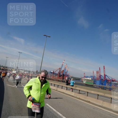 03.10.2025 - Köhlbrandbrückenlauf Matties Gatica Varas http://msf.ph/oto/8993434 03.10.2025 12:46:16 Position 2 6012 meine-sportfotos.de
