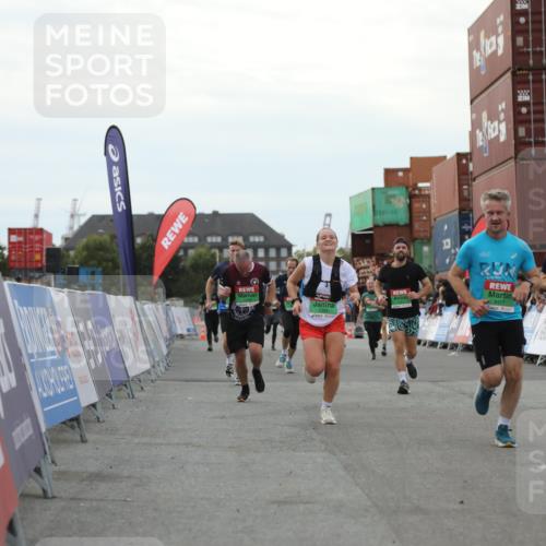 03.10.2025 - Köhlbrandbrückenlauf Yannick Fuchs http://msf.ph/oto/8993437 03.10.2025 16:04:05 Ziel 7257, 7281, 7297, 7392, 7451, 7466, 7599, 7798, 9149, 9306, 9377, 9562, 9744 meine-sportfotos.de