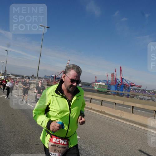 03.10.2025 - Köhlbrandbrückenlauf Matties Gatica Varas http://msf.ph/oto/8993439 03.10.2025 12:46:16 Position 2 6012 meine-sportfotos.de