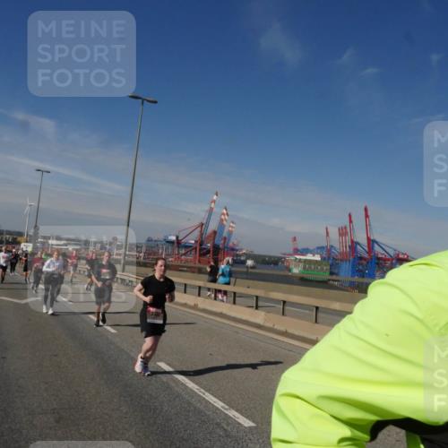 03.10.2025 - Köhlbrandbrückenlauf Matties Gatica Varas http://msf.ph/oto/8993441 03.10.2025 12:46:17 Position 2  meine-sportfotos.de